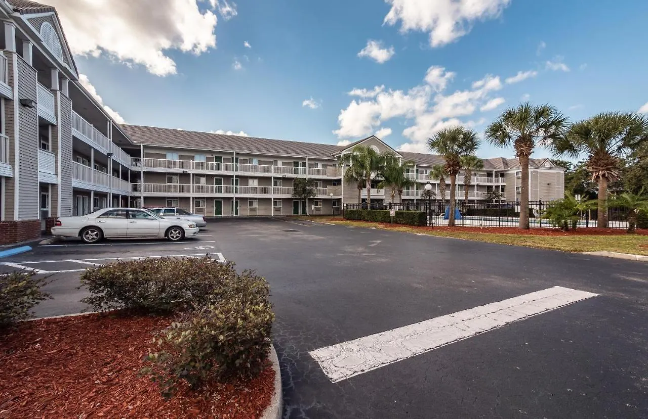 Hometowne By Red Roof Orlando South 2*