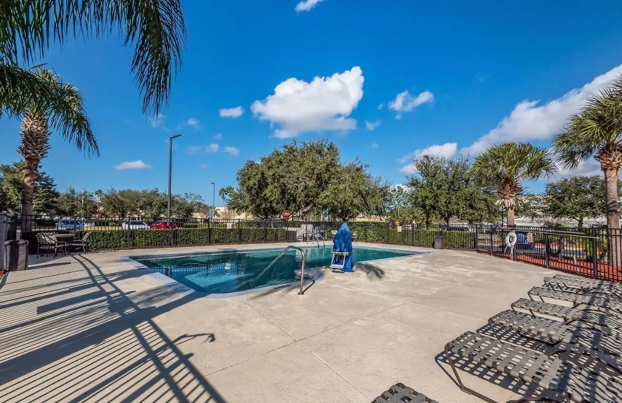 Hometowne By Red Roof Orlando South מוטל