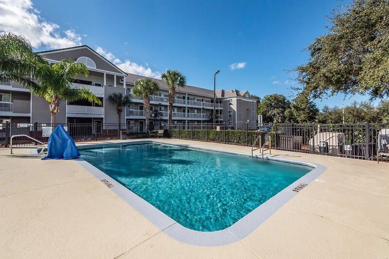 Hometowne By Red Roof Orlando South