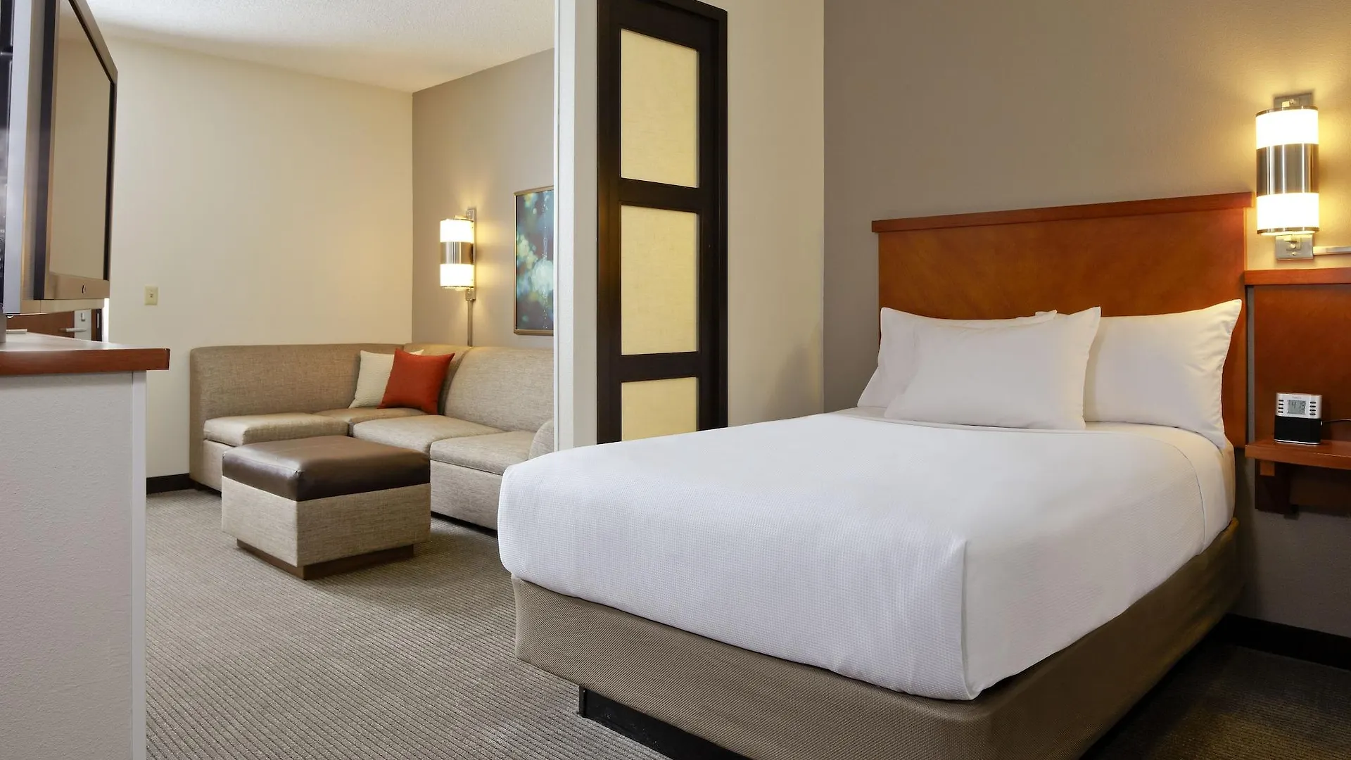 Hyatt Place Across From Universal 3*