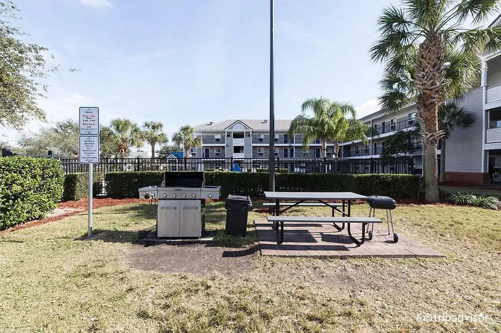 Hometowne By Red Roof Orlando South