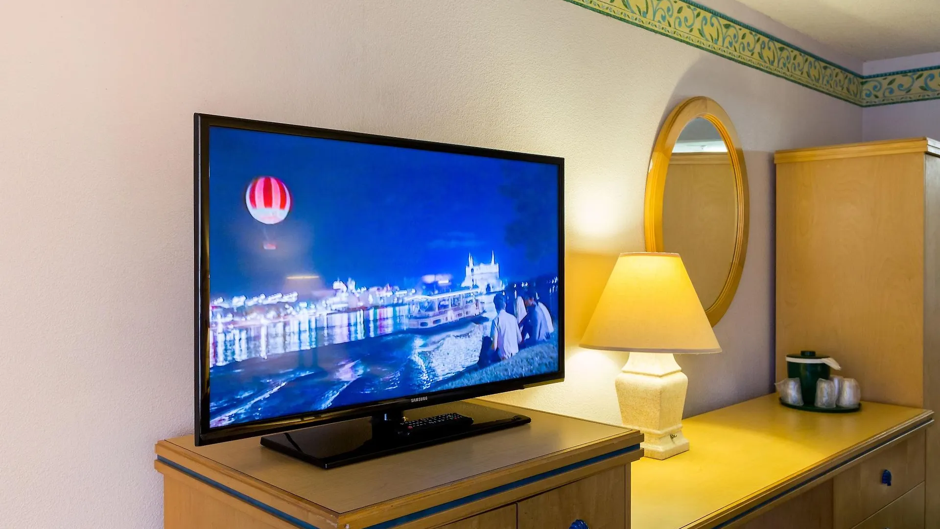 Maingate Lakeside Resort 3*