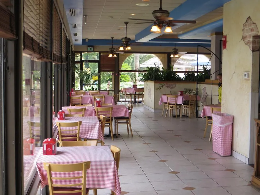 Maingate Lakeside Resort