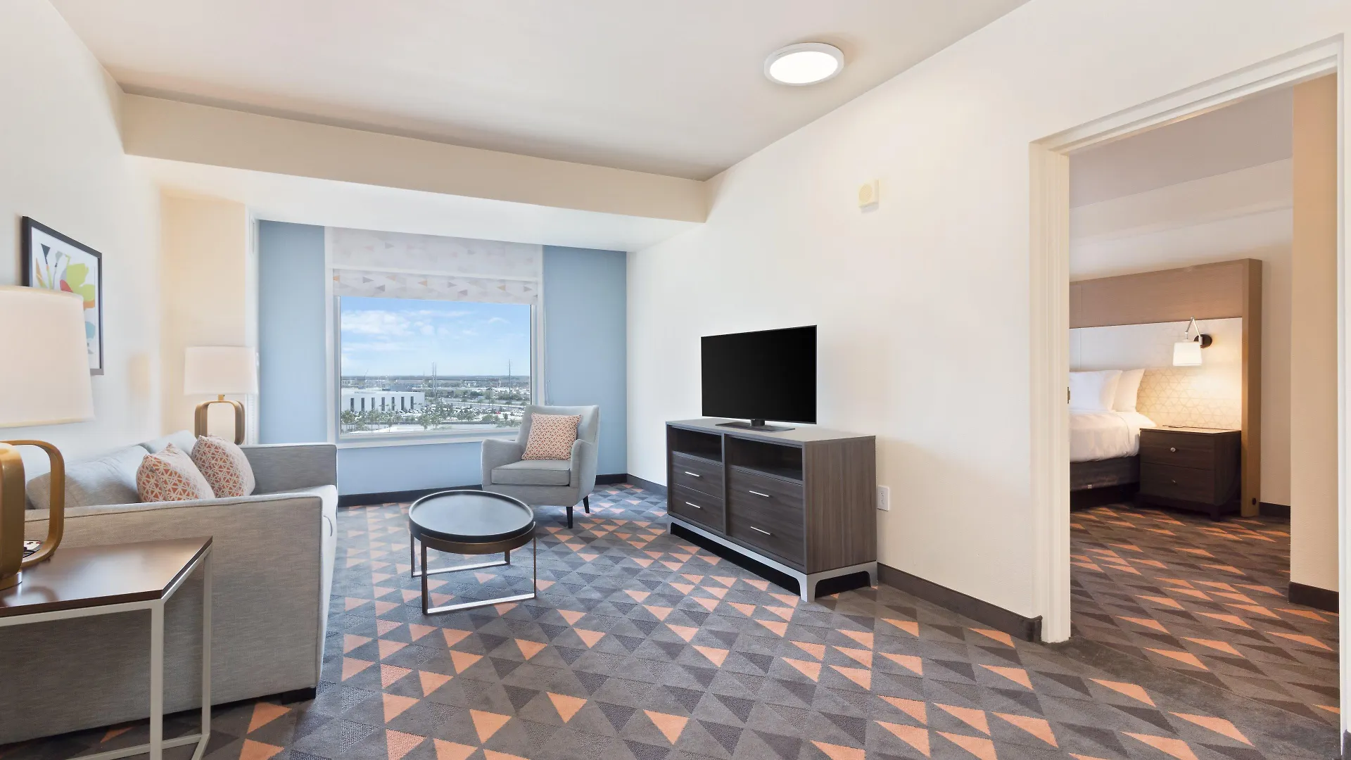 & Across From Universal By Ihg Rezort