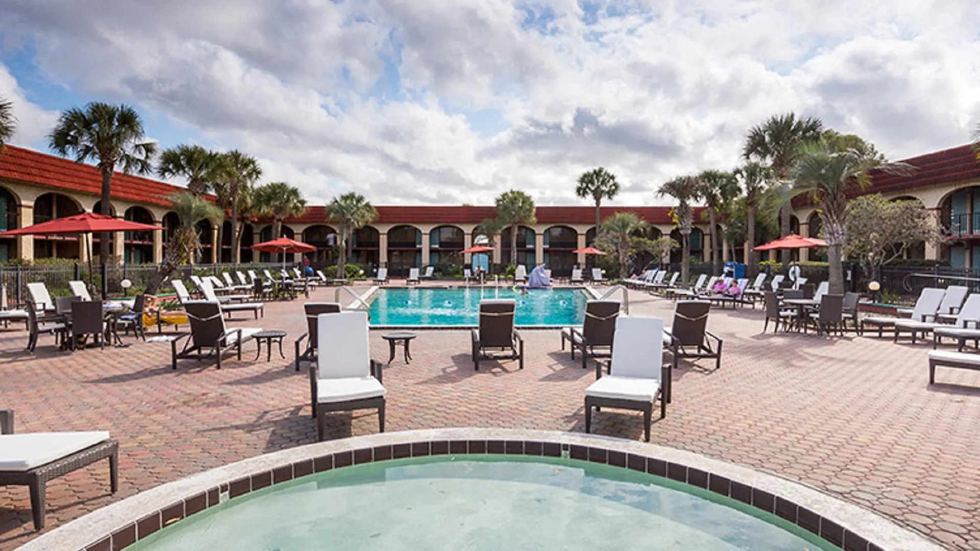 Maingate Lakeside Resort 3*