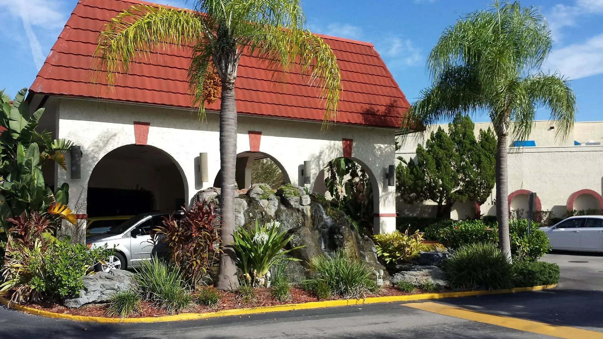 Maingate Lakeside Resort 3*