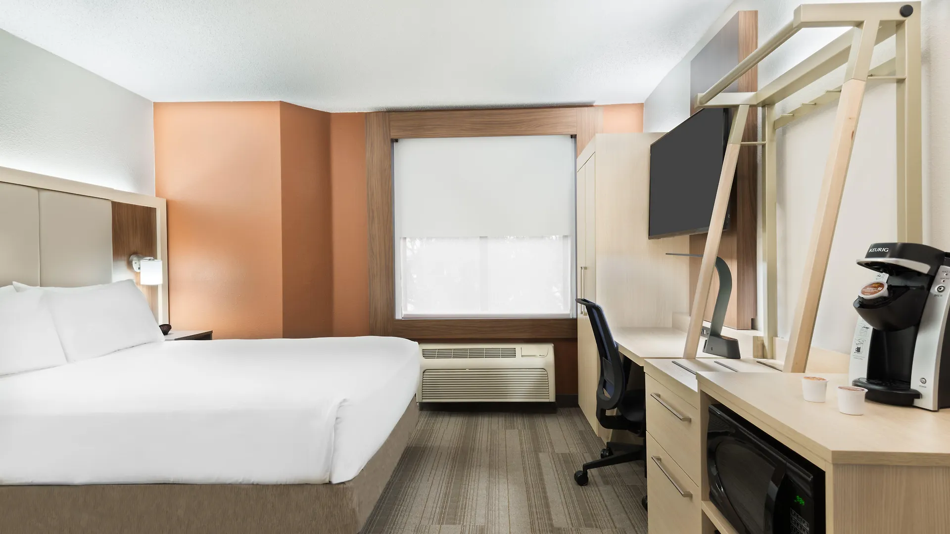 Express & - Nearest Universal By Ihg Hotel