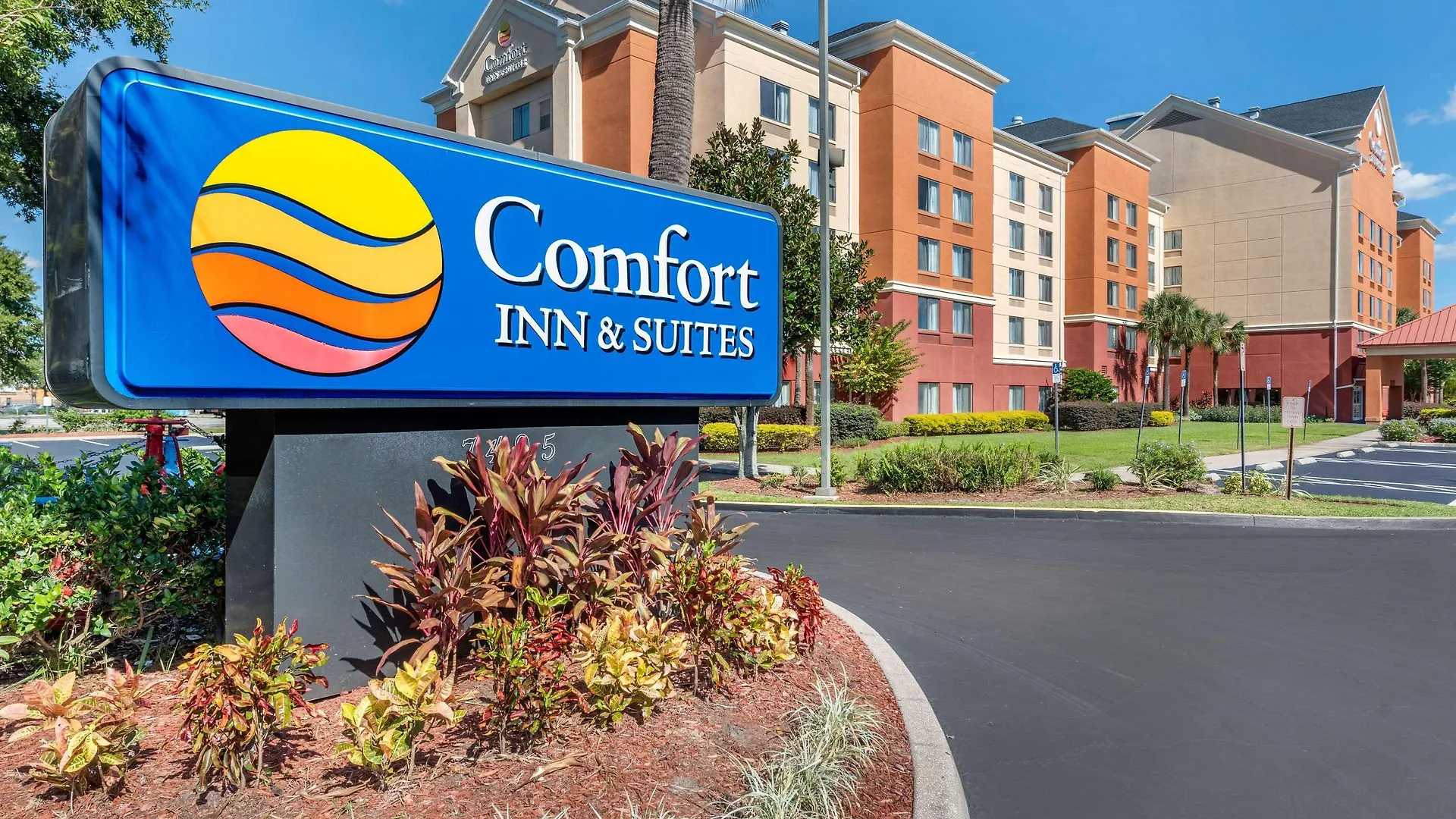 Comfort & Near Universal Resort-convention Ctr 3*