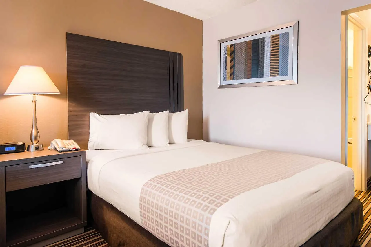 Econo Airport Hotell 2*