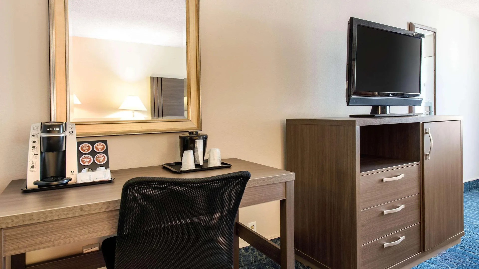 Hotell Econo Airport 2*