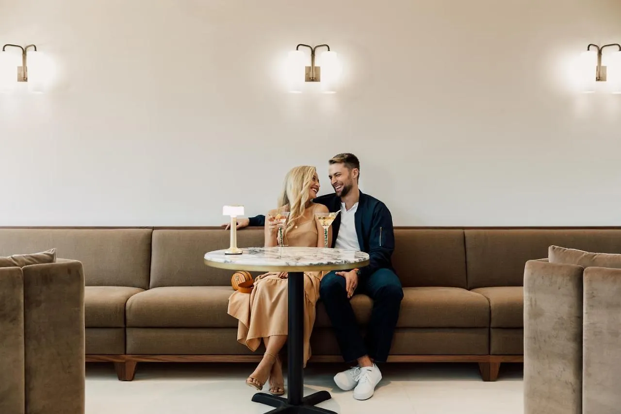 Ette Luxury & Four Corners