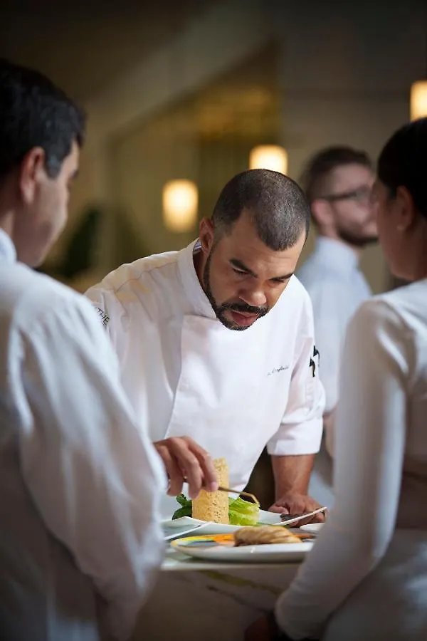 Ette Luxury & Hotell