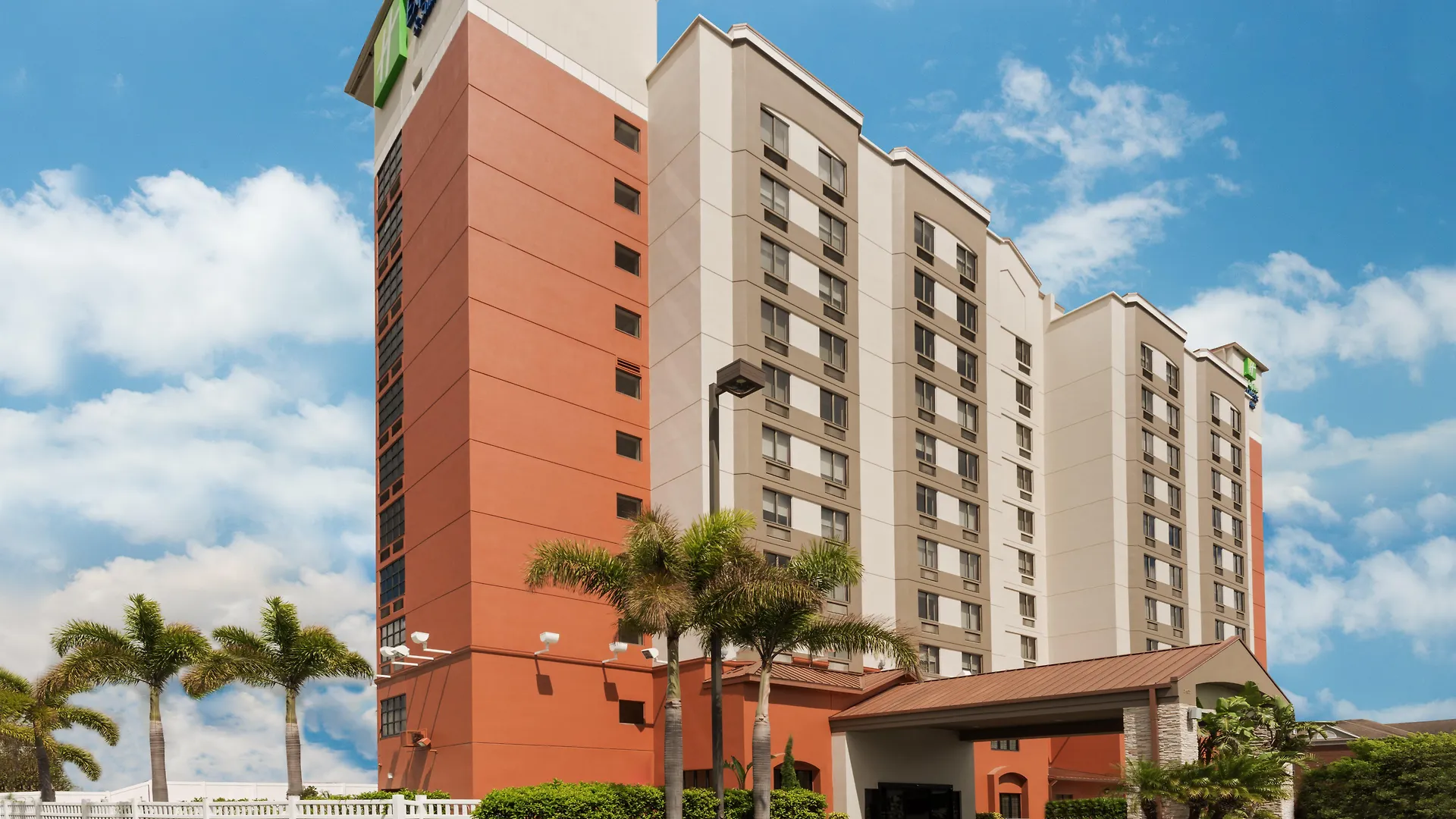 Express & - Nearest Universal By Ihg Hotel 3*