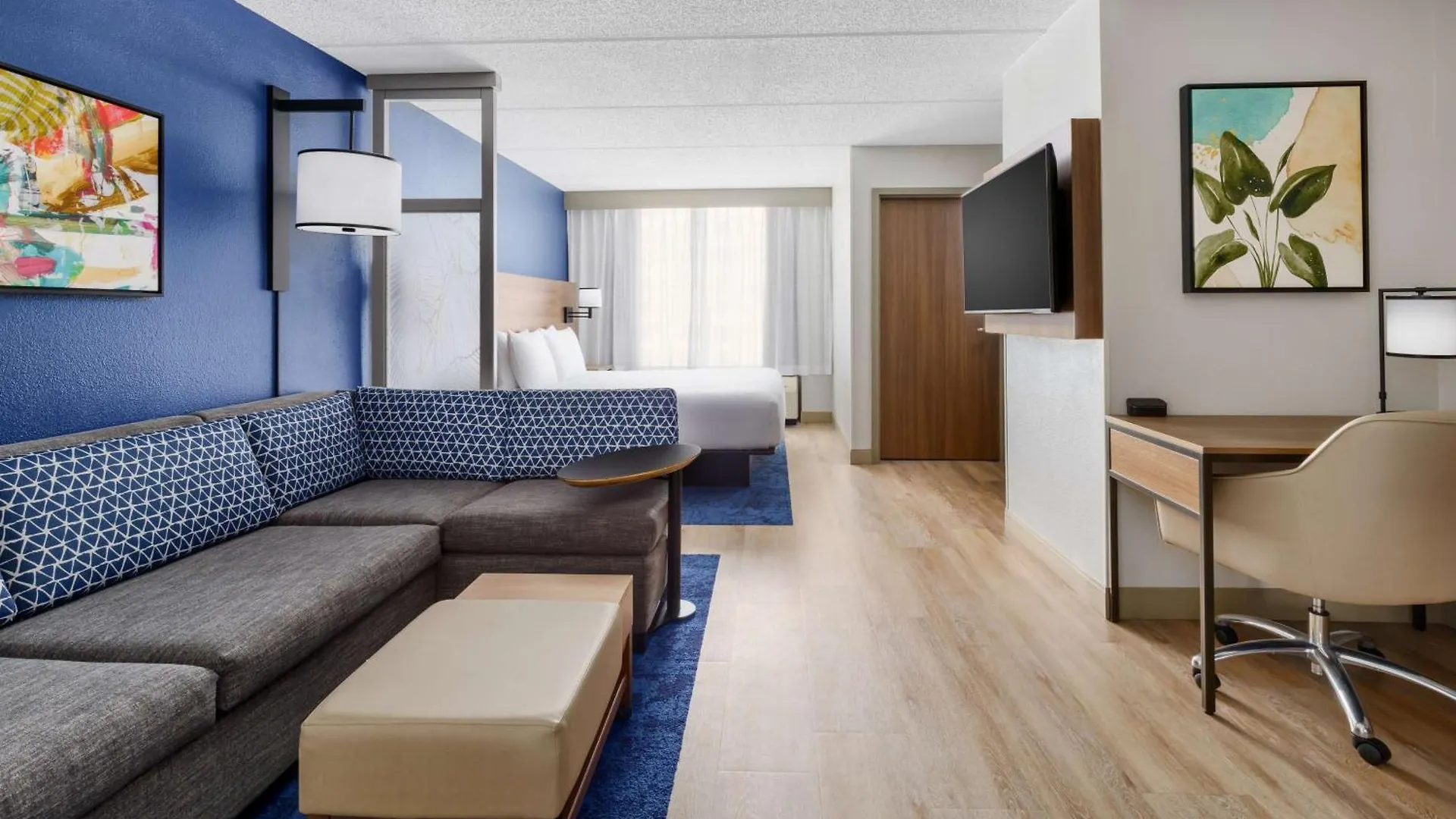 Hyatt Place Across From Universal 3*