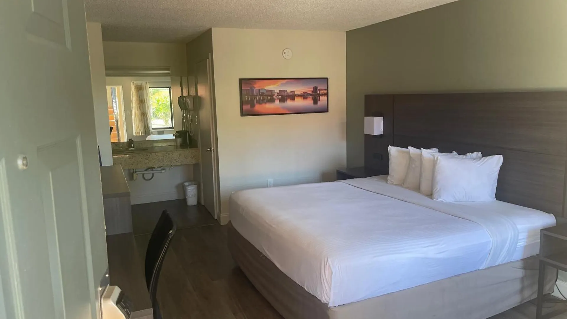 Quality & Orlando East - Ucf Area