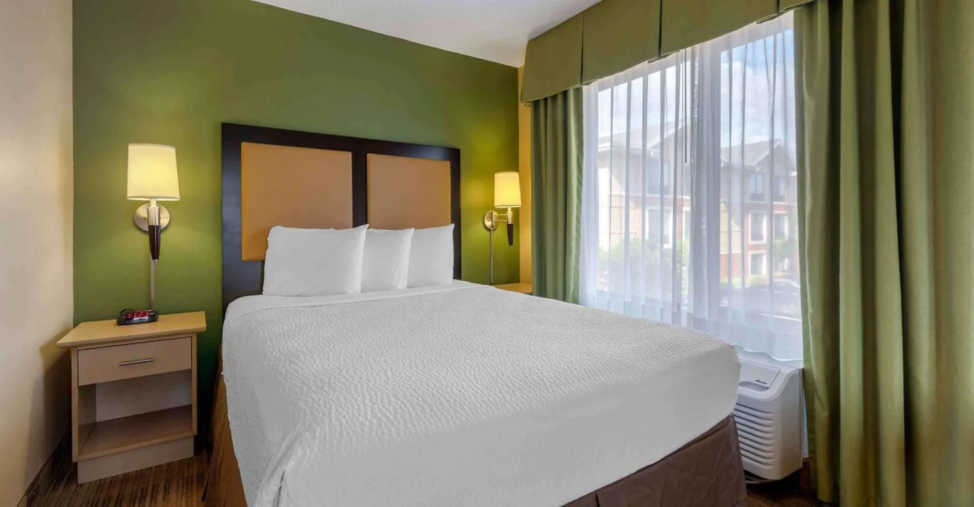 Extended America - - Theme Parks - Vineland Rd Hotel