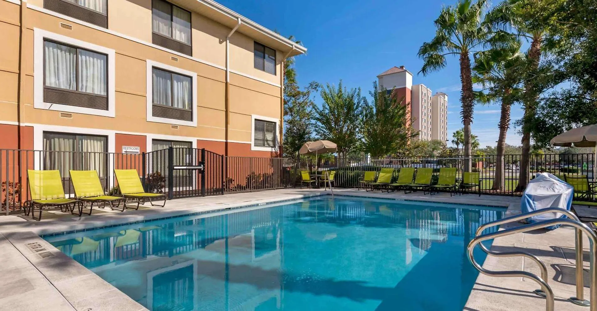 Extended America - - Theme Parks - Vineland Rd Hotel