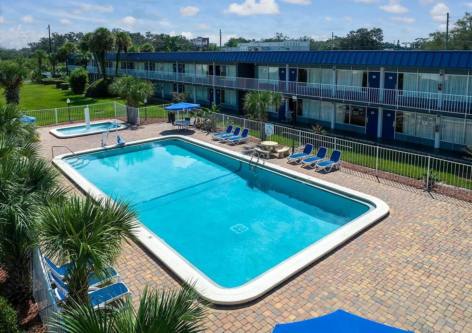 Days By Wyndham Downtown Hotel
