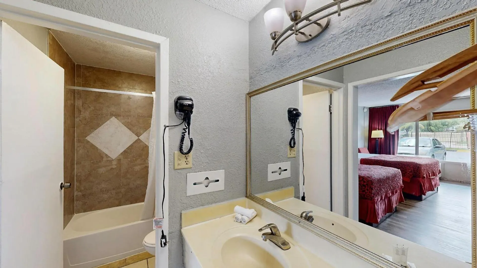 Days By Wyndham Downtown 2*