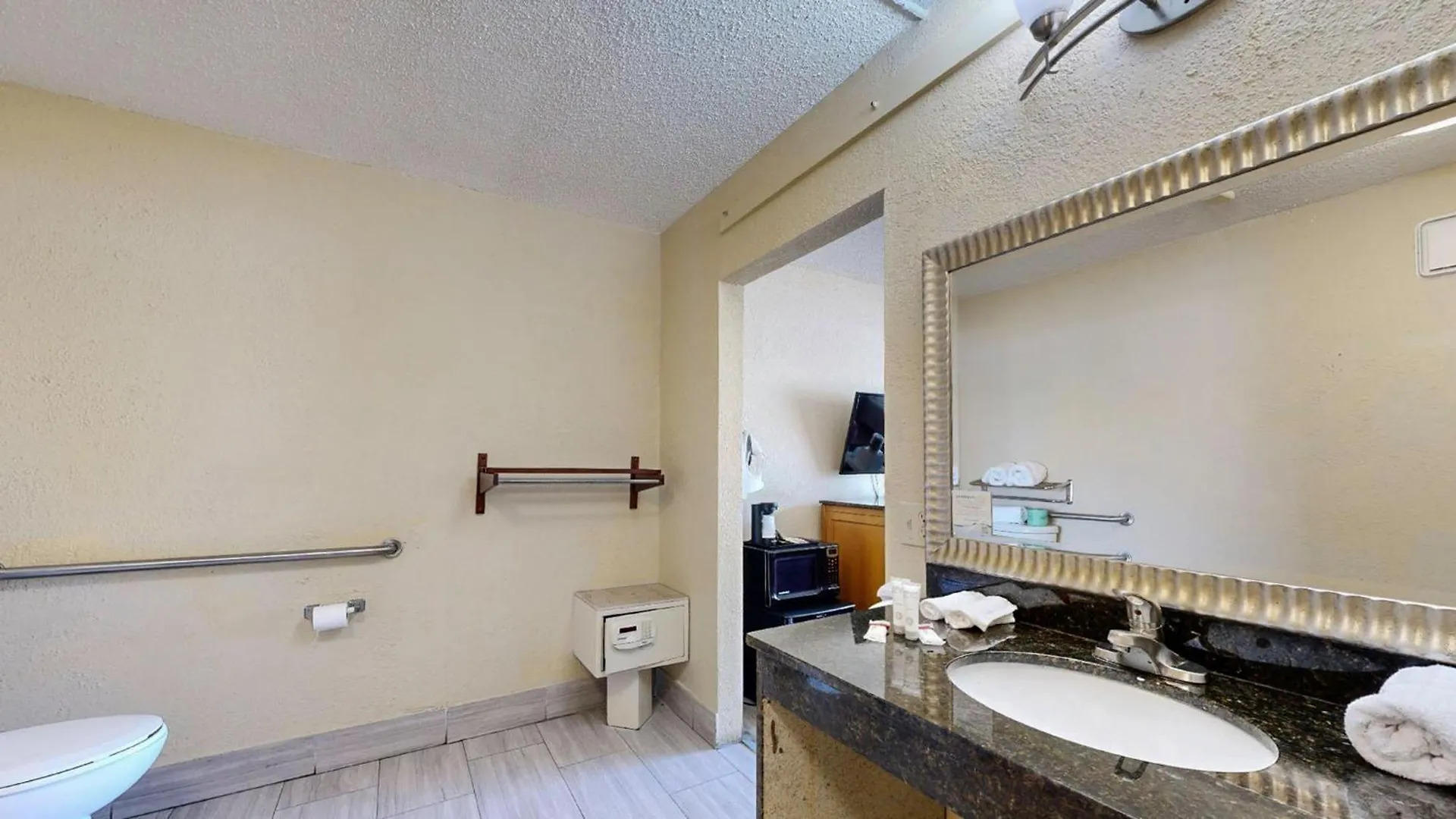 Days By Wyndham Downtown Hotel 2*