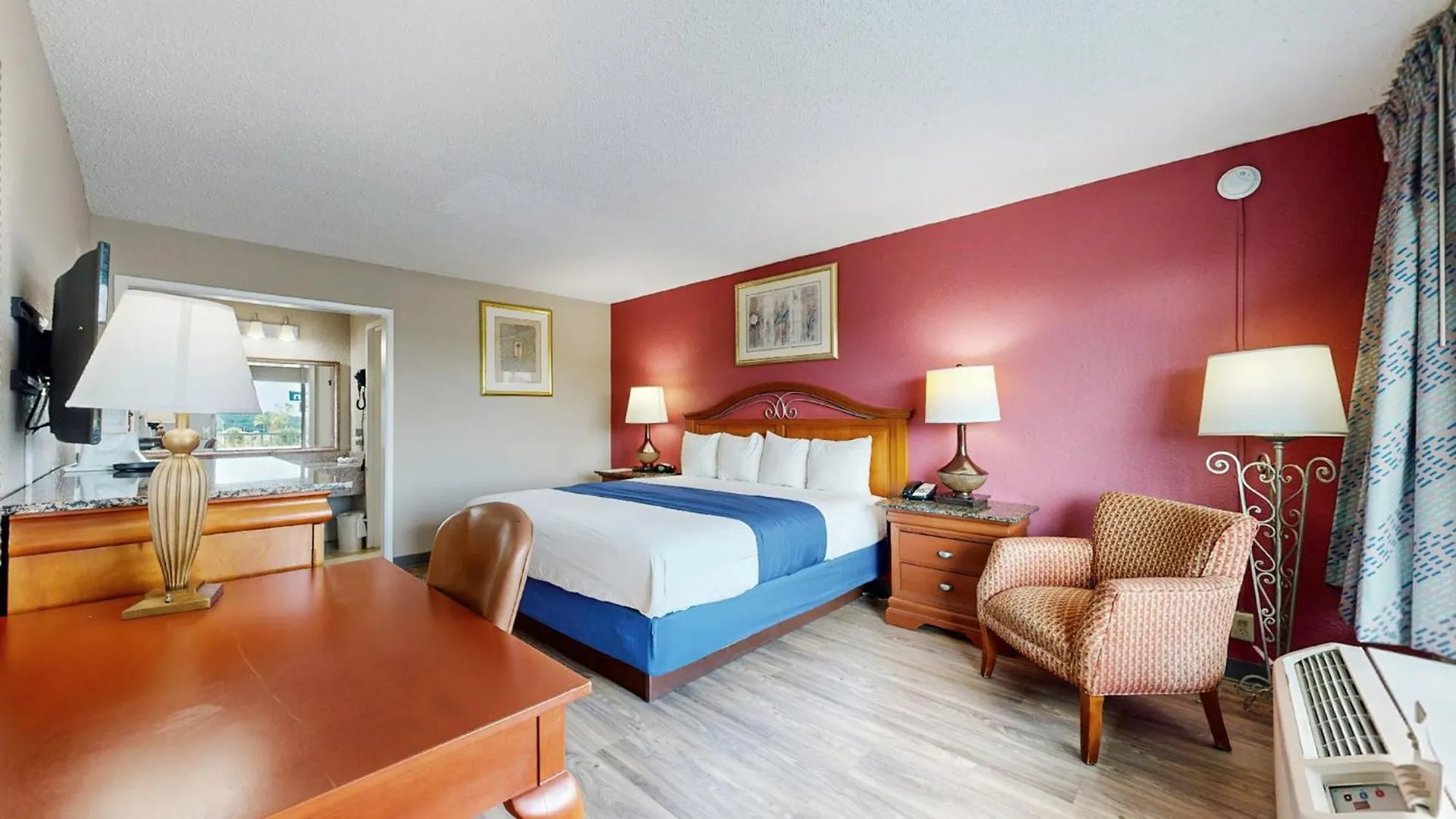 Days By Wyndham Downtown Hotel