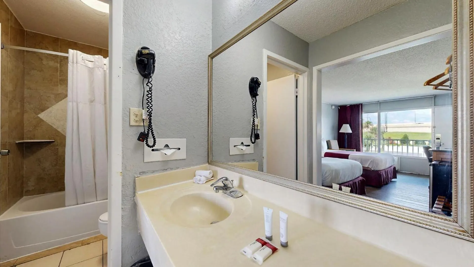 Days By Wyndham Downtown 2*