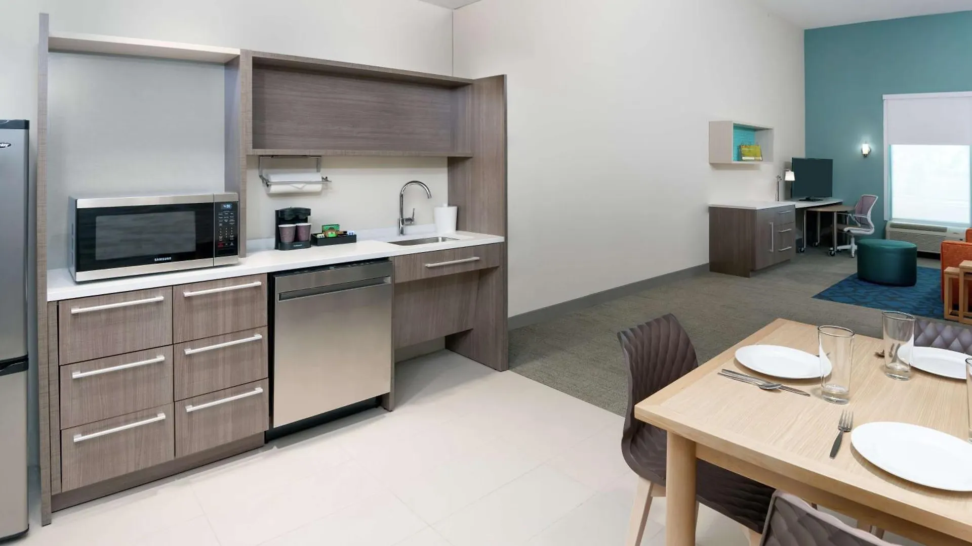 Home2 By Hilton Near Universal 3*