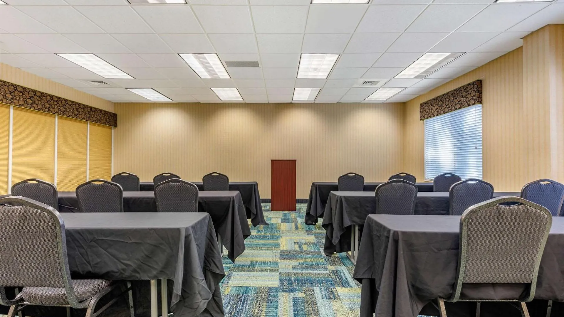 Comfort & Near Universal Resort-convention Ctr 3*
