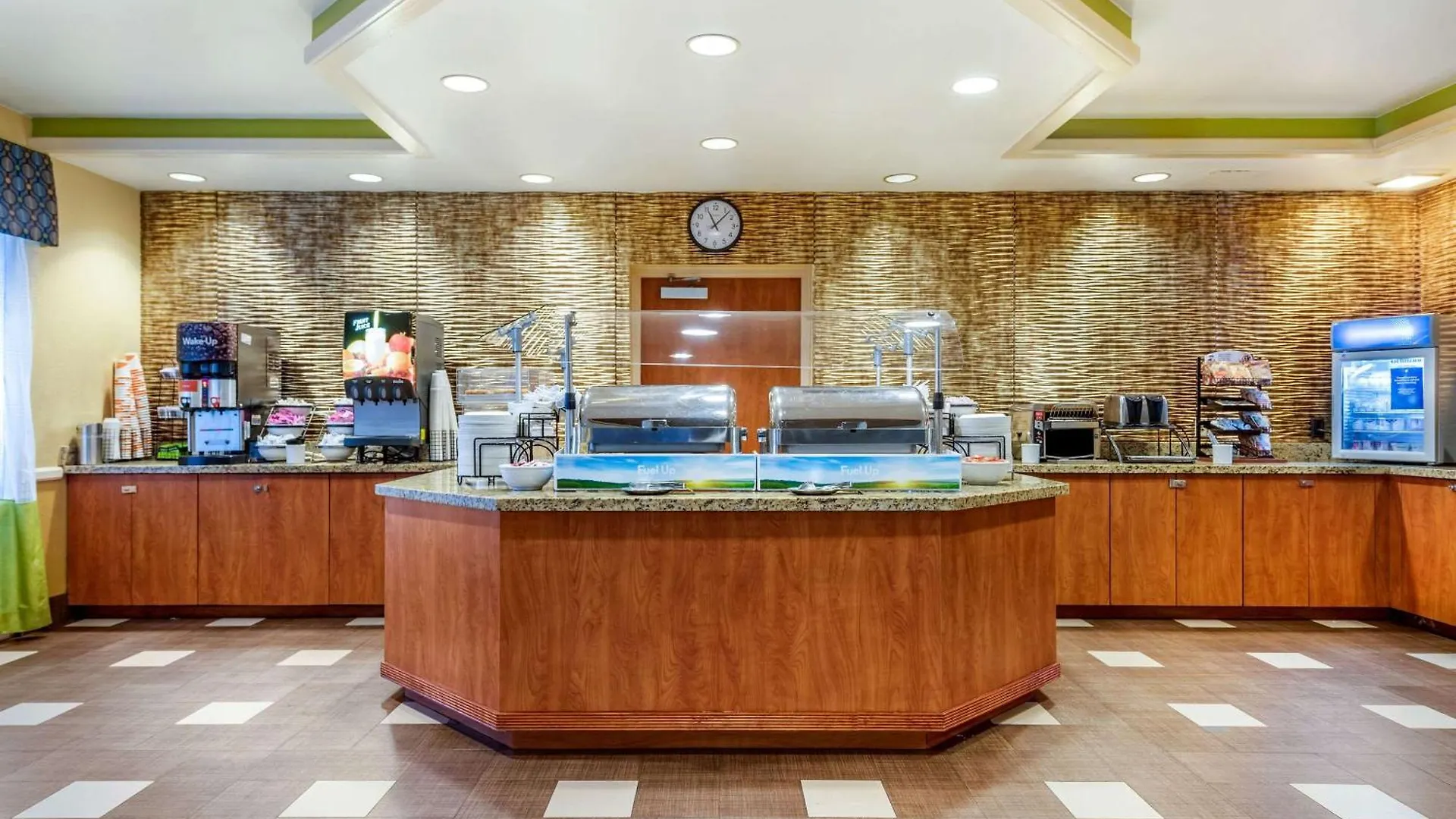 Comfort & Near Universal Resort-convention Ctr 3*