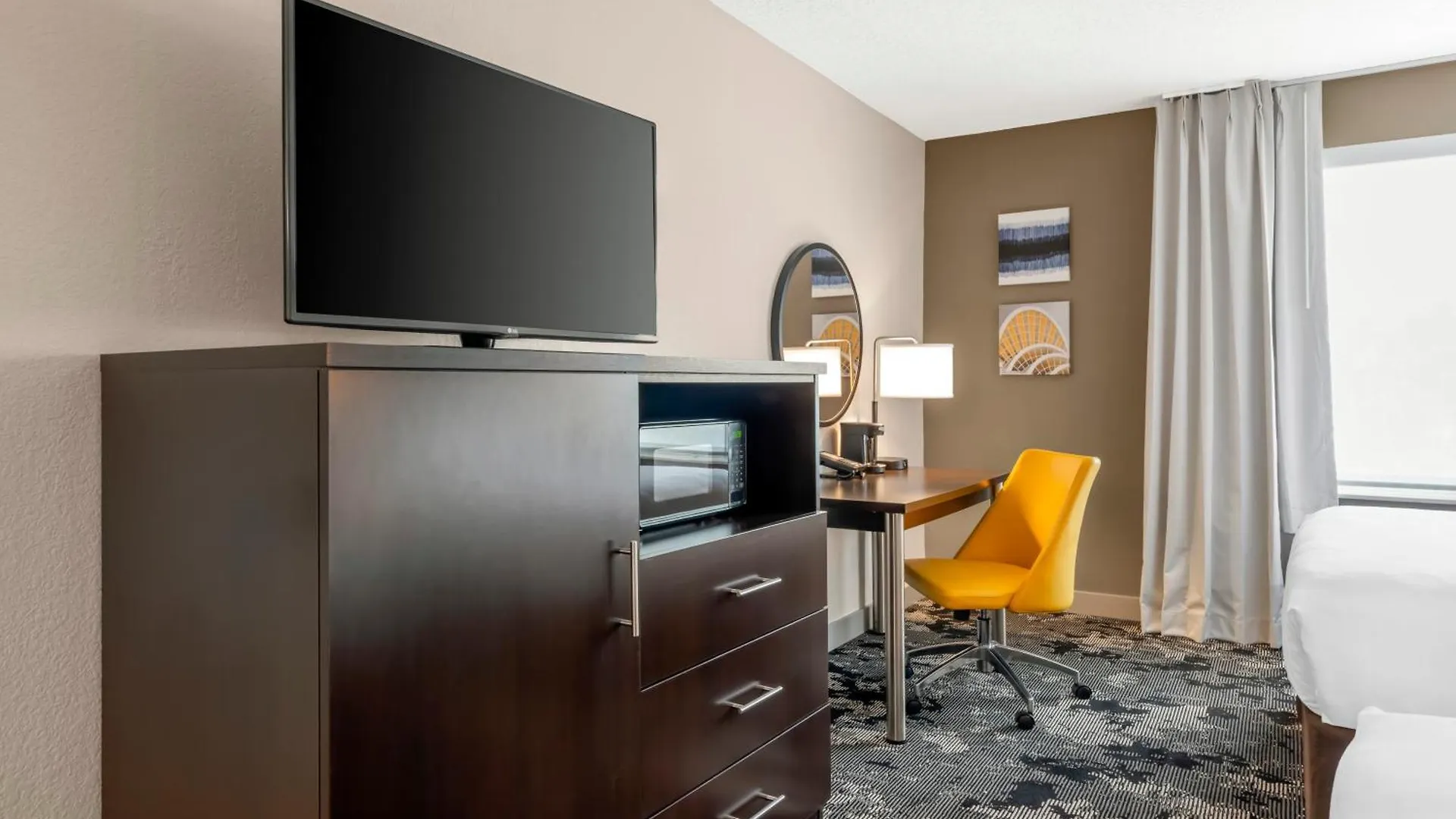Comfort & Near Universal Resort-convention Ctr 3*