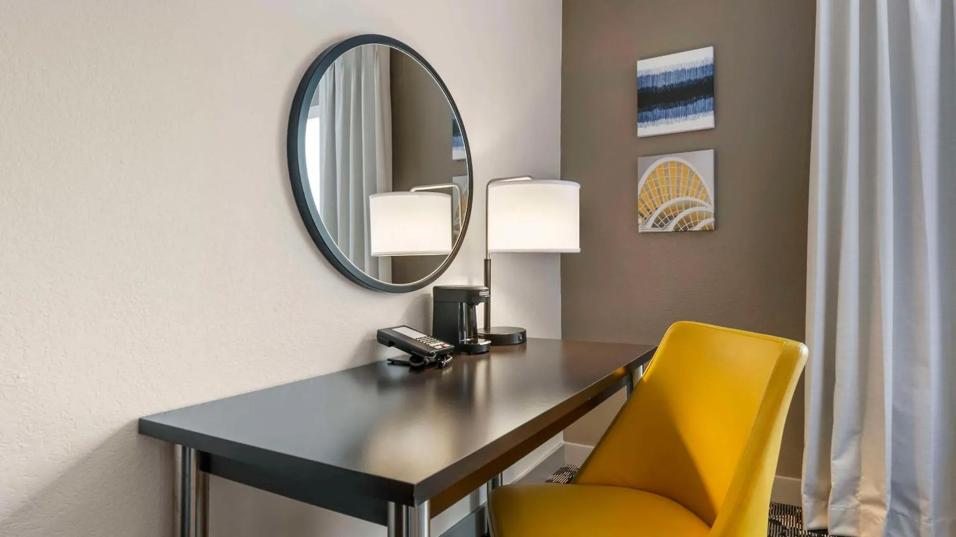 Comfort & Near Universal Resort-convention Ctr