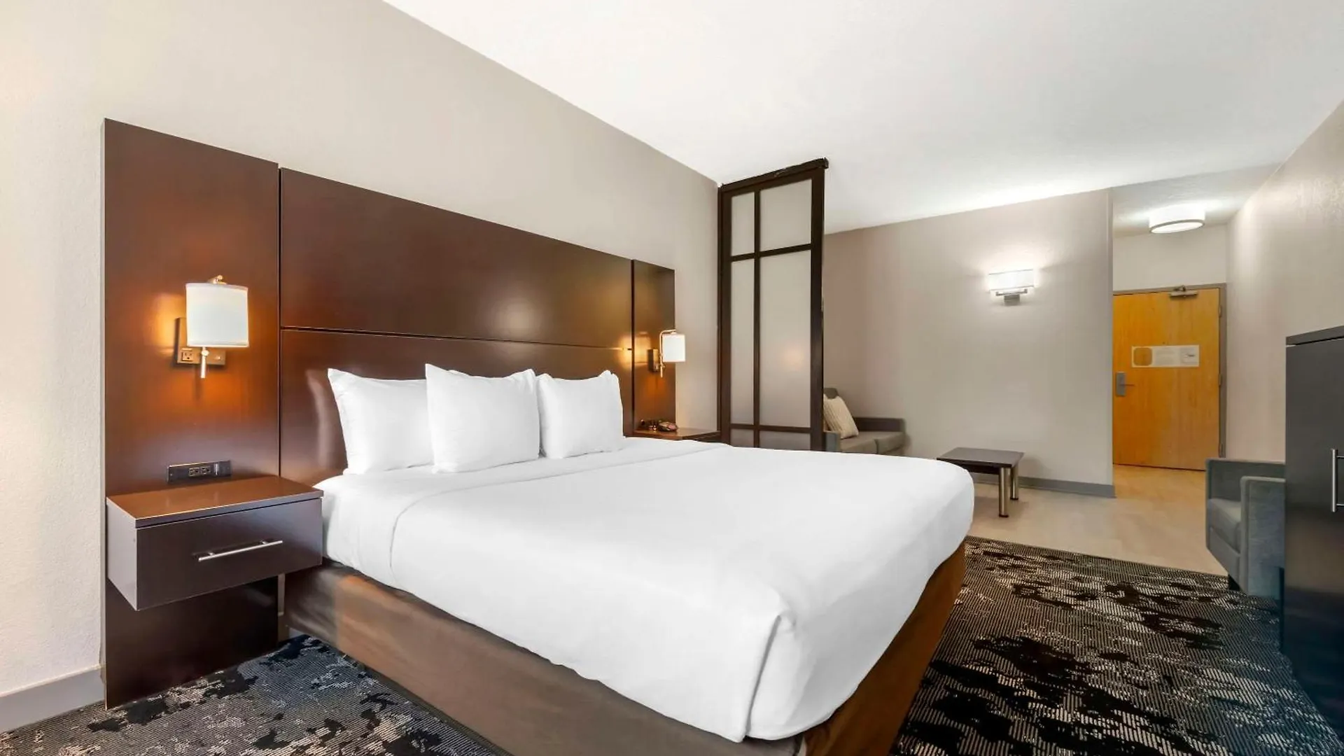 Hotel Comfort & Near Universal Resort-convention Ctr