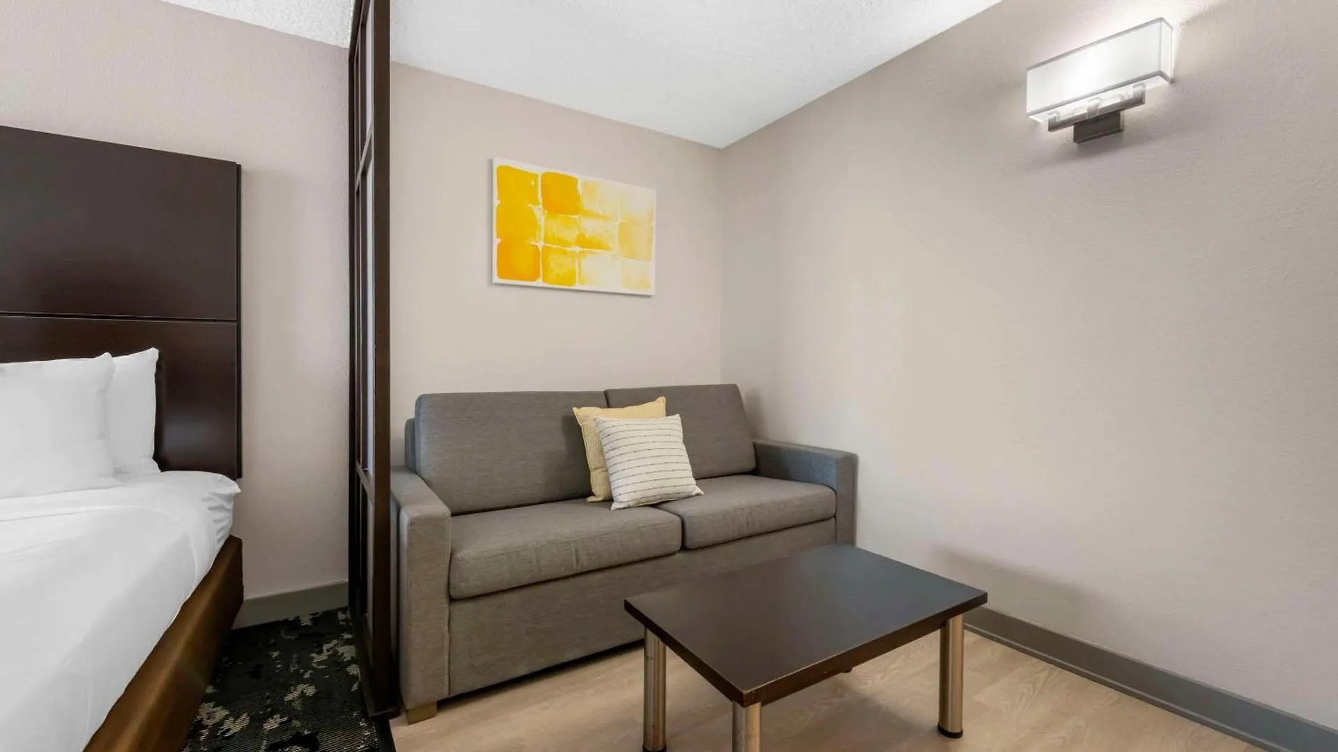 Hotel Comfort & Near Universal Resort-convention Ctr 3*