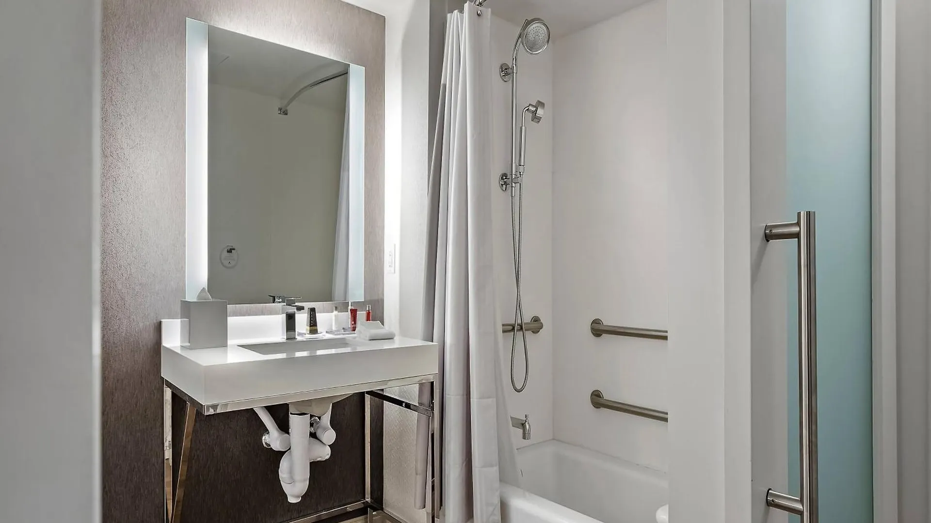 Hotel Marriott Downtown 3*