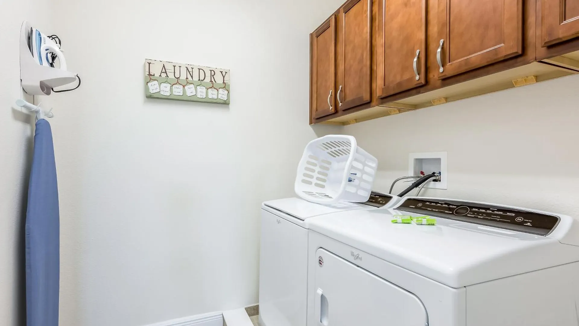 Cozy By Rentyl Near With Private Pool & Amenities - 470b