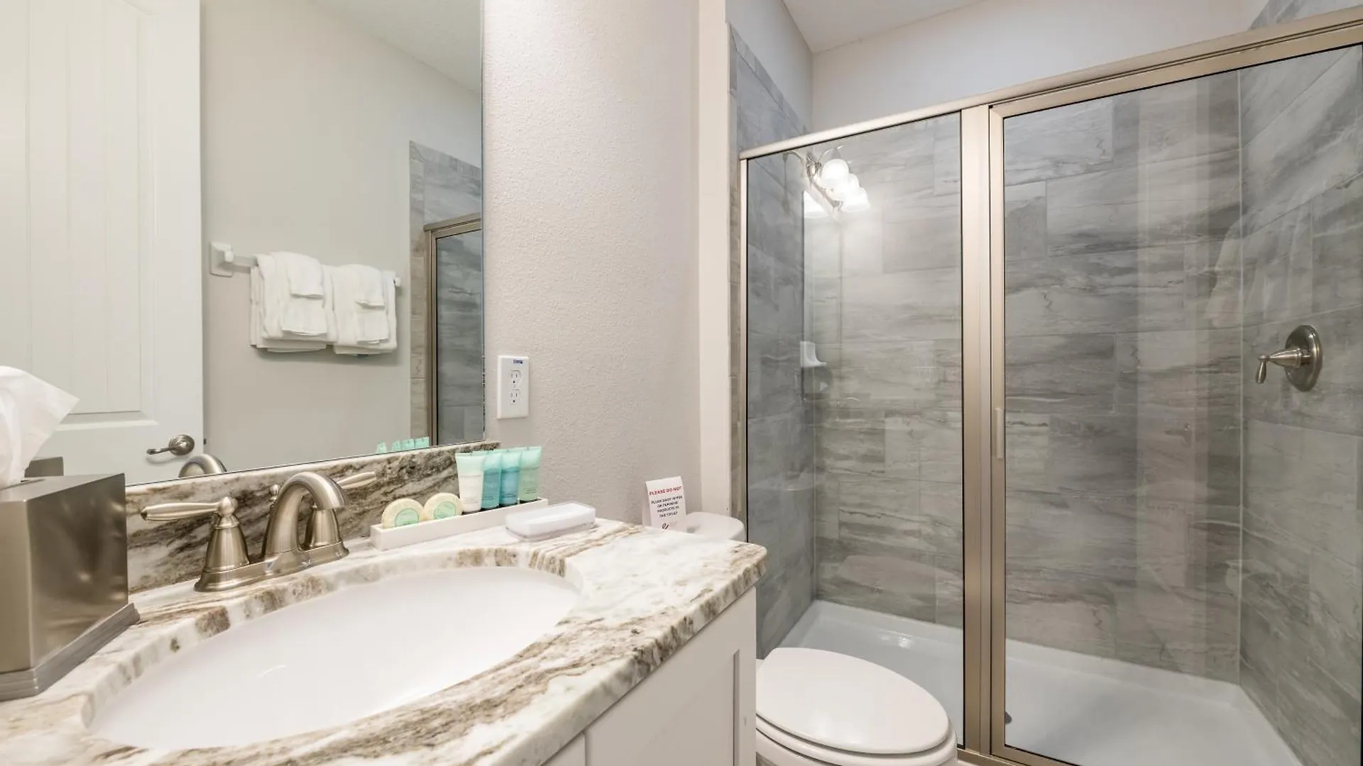 Fantastic Elite By Rentyl Near With Private Pool, Game Room, Movie & Amenities - 290f Nyaraló *