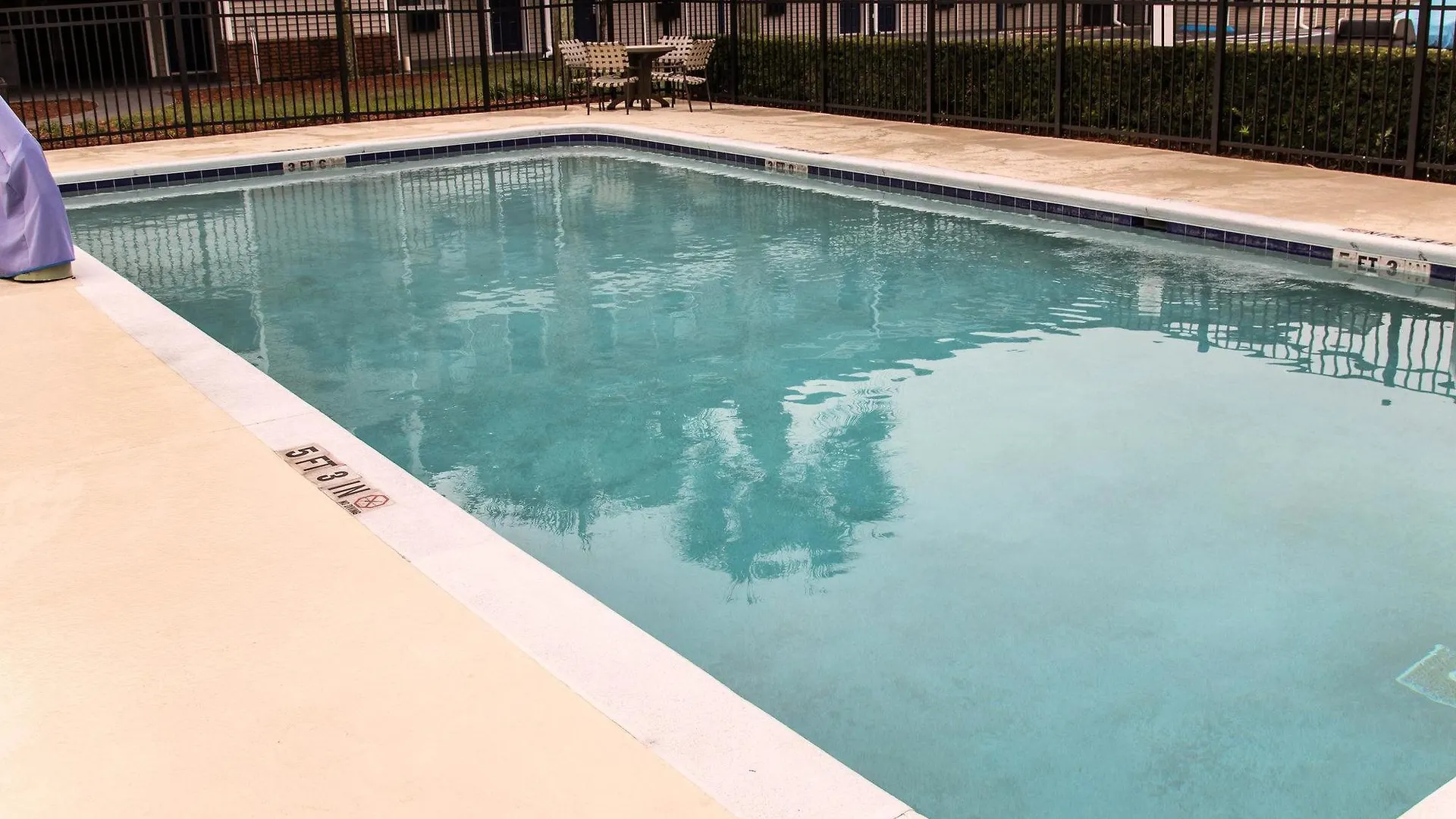 מוטל Hometowne By Red Roof Orlando South