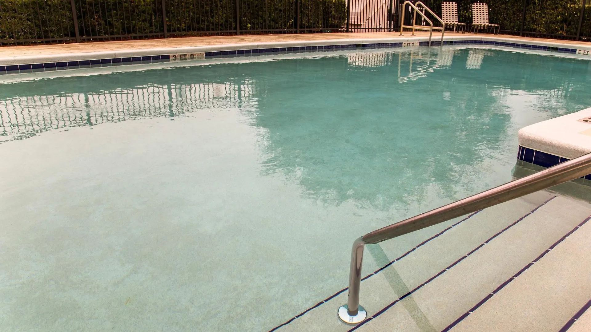 Hometowne By Red Roof Orlando South מוטל 2*
