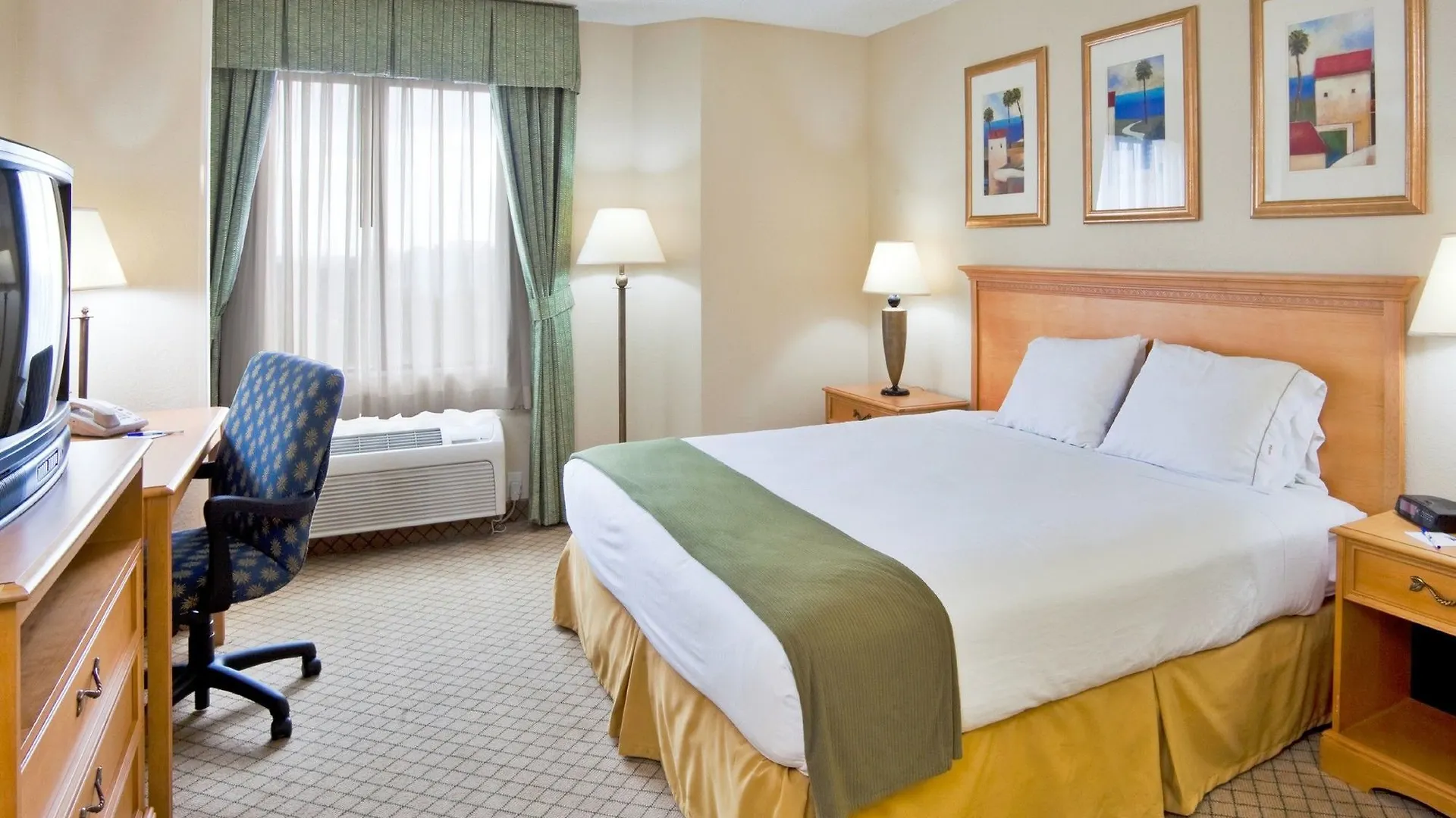 Express & - Nearest Universal By Ihg Hotel 3*