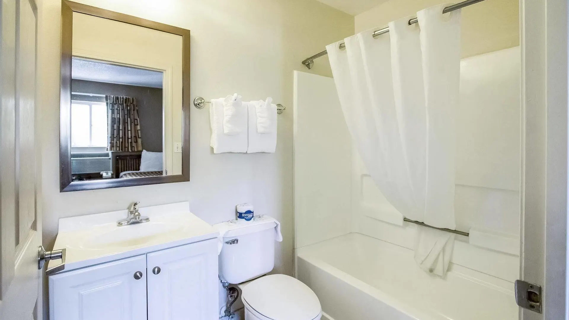 Hometowne By Red Roof Orlando South מוטל 2*