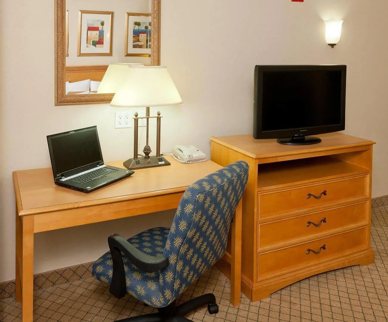 Express & - Nearest Universal By Ihg Hotel