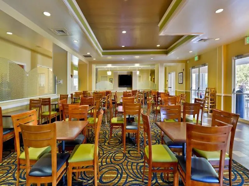 Comfort & Near Universal Resort-convention Ctr Hotel 3*