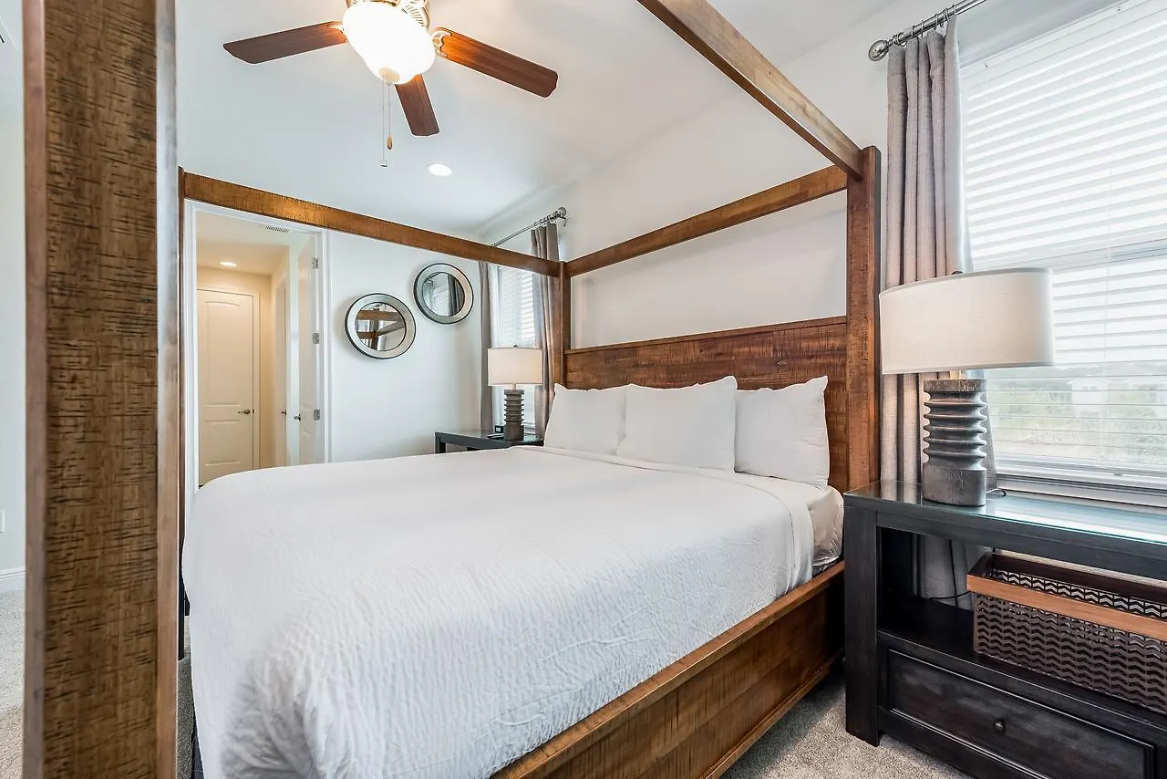 Cozy By Rentyl Near With Private Pool & Amenities - 470b