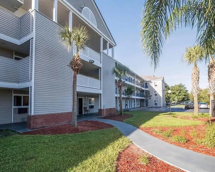 Hometowne By Red Roof Orlando South מוטל Williamsburg