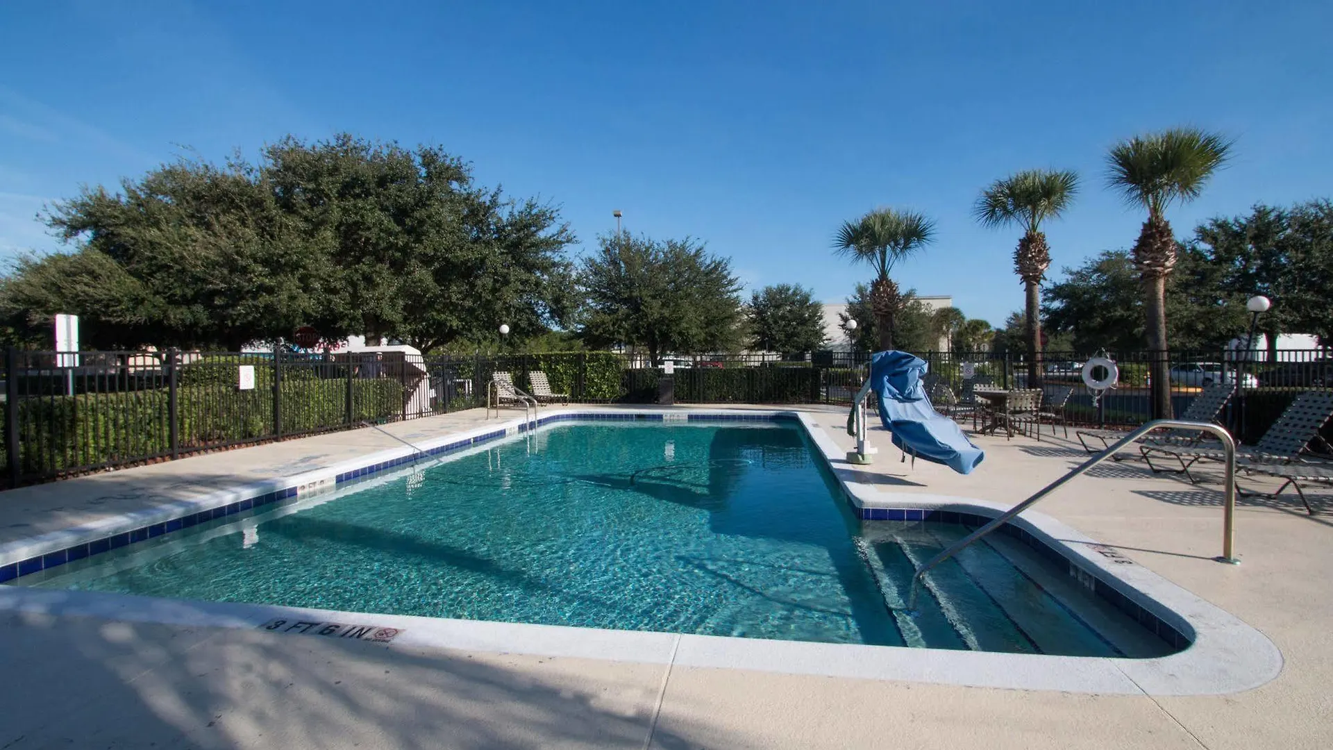 Hometowne By Red Roof Orlando South מוטל