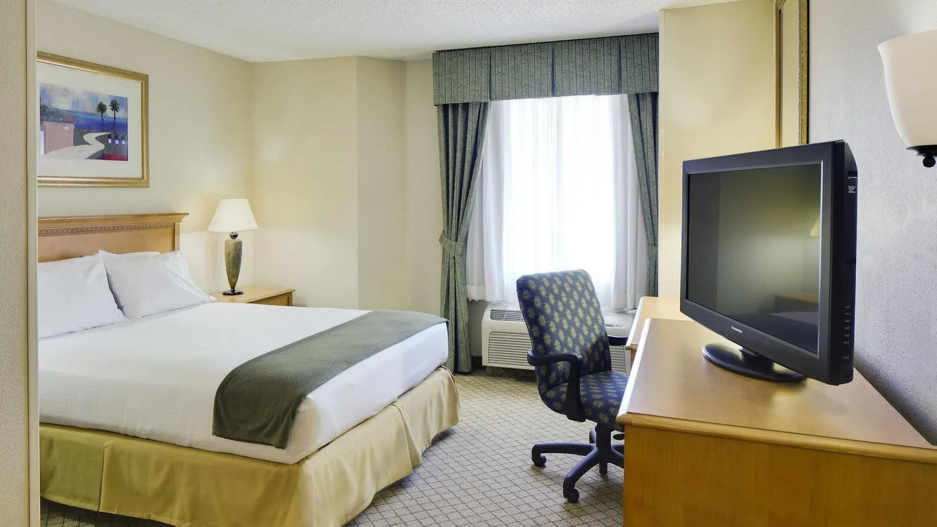 Express & - Nearest Universal By Ihg Hotel 3*