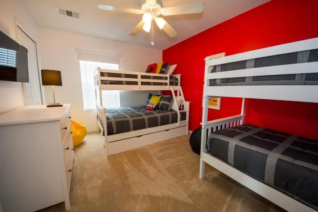 Hébergement de vacances Private Pool And Bunk Beds Plenty Of Room! Townhouse