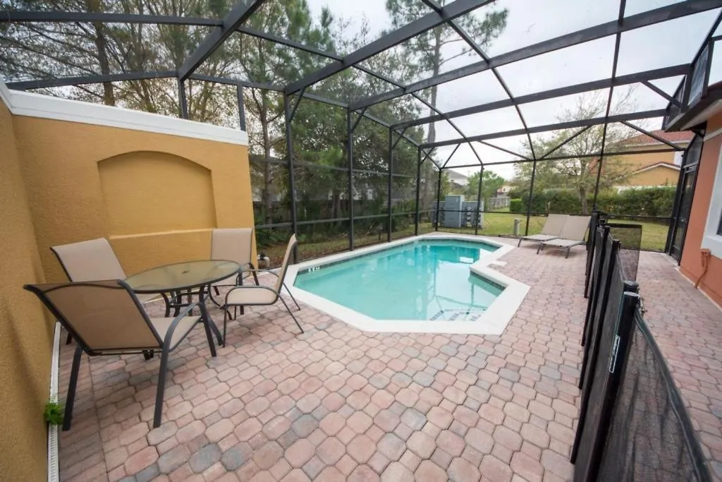 Private Pool And Bunk Beds Plenty Of Room! Townhouse