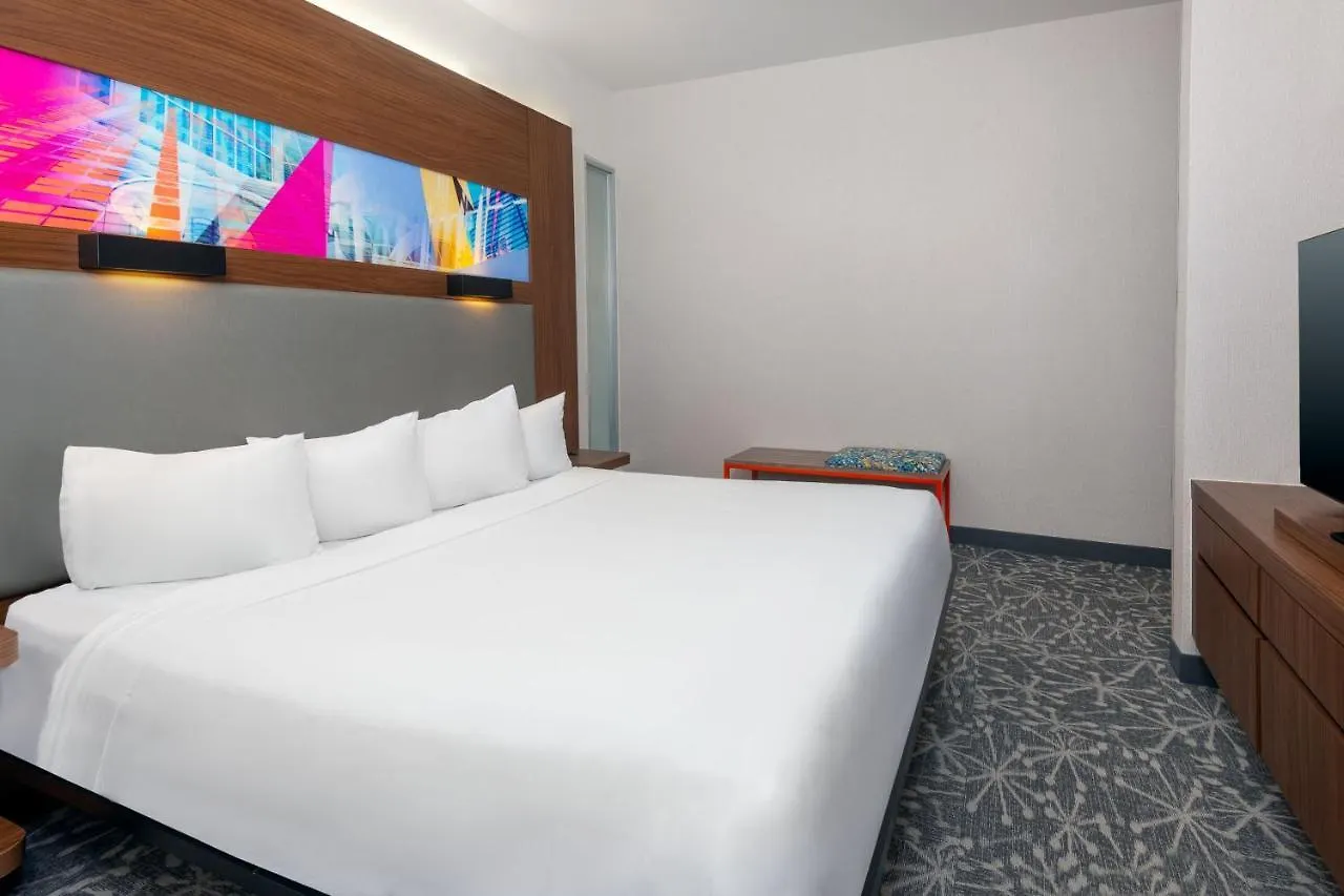 Aloft Downtown 3*