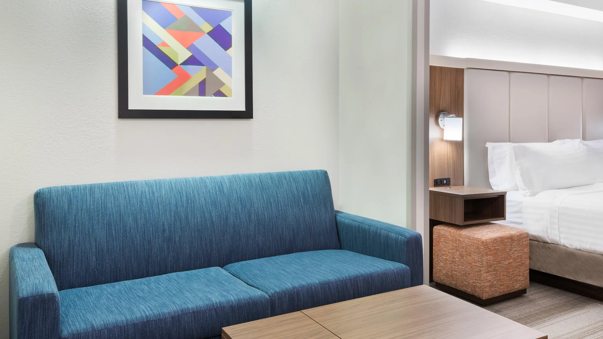 Ξενοδοχείο Express & - Nearest Universal By Ihg